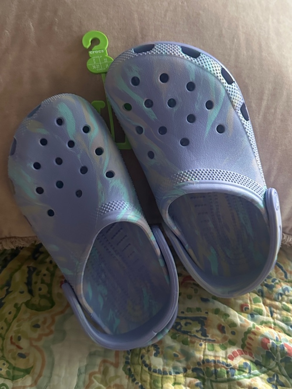 CROCS Kids Lavender Iridescent Clog Sandals J4 marbled tye die new